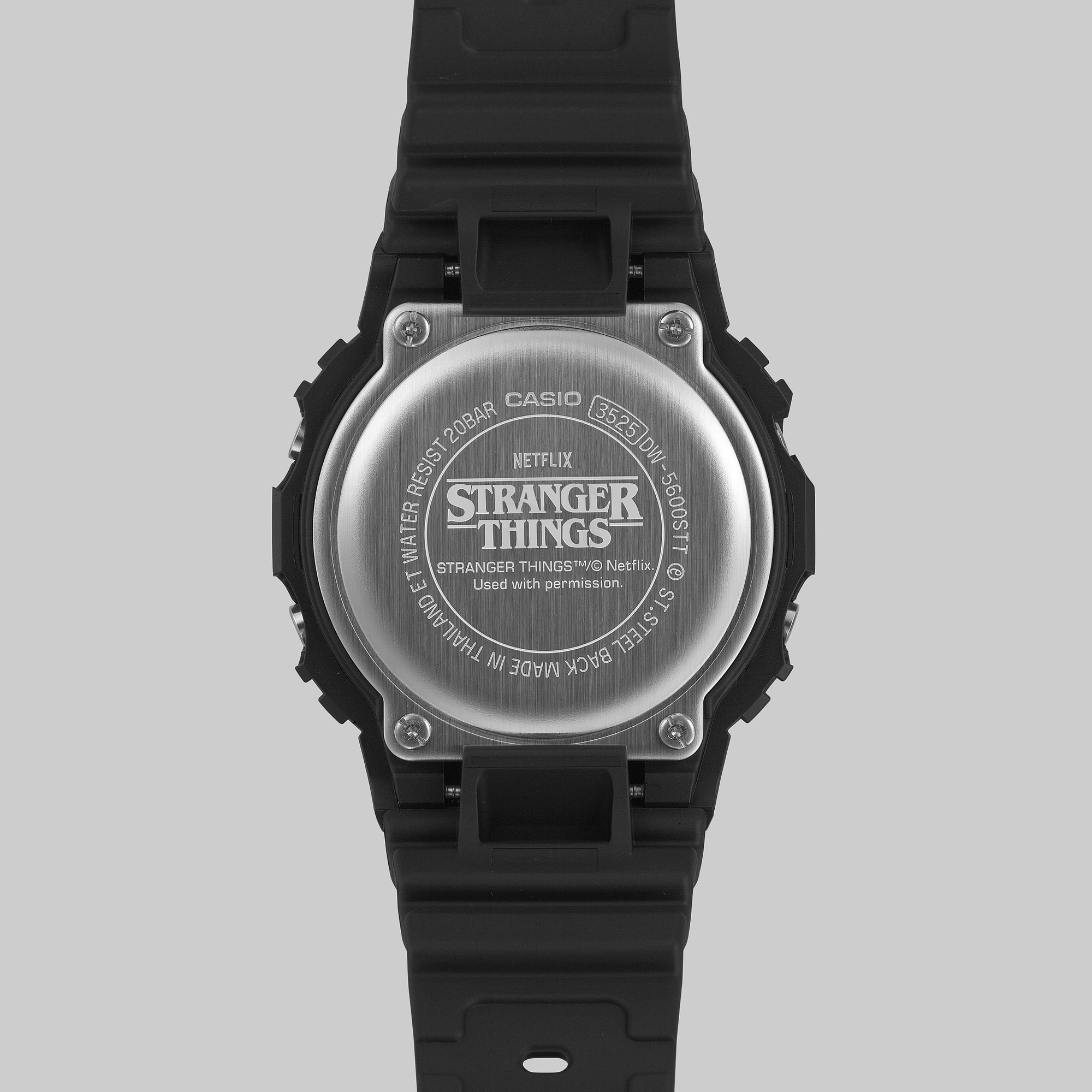 Casio - G-Shock Édition limitée Stranger Things (DW-5600STT-1ER)